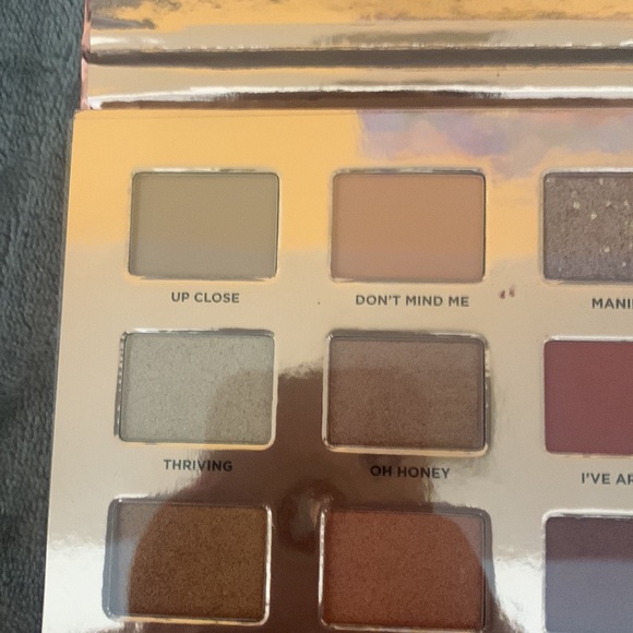 NWT 👁 Iconic London Desk to Dance Eyeshadow Palette - Picture 7 of 14
